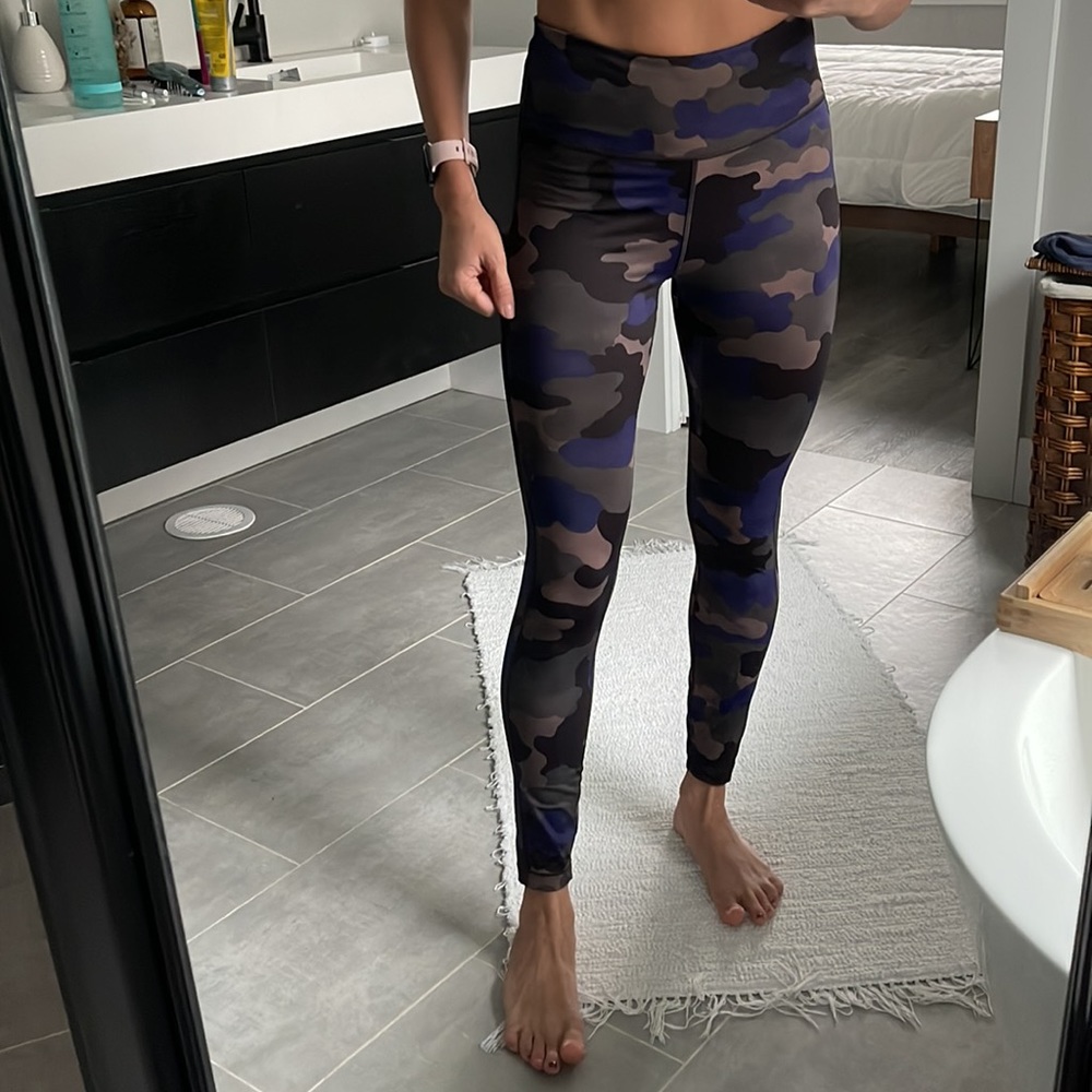 ATHLETA M Tall Ultimate Stash Pocket Printed 7/8 Tight Camo Mantra Print Blue